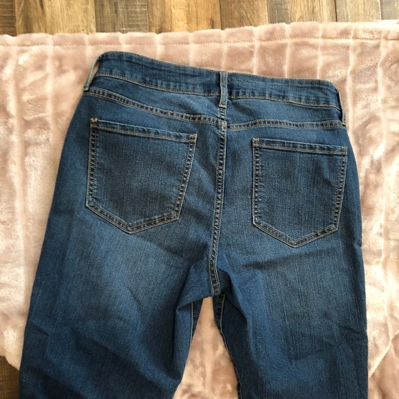 Old navy (super skinny) Jeans - Picture 3 of 3